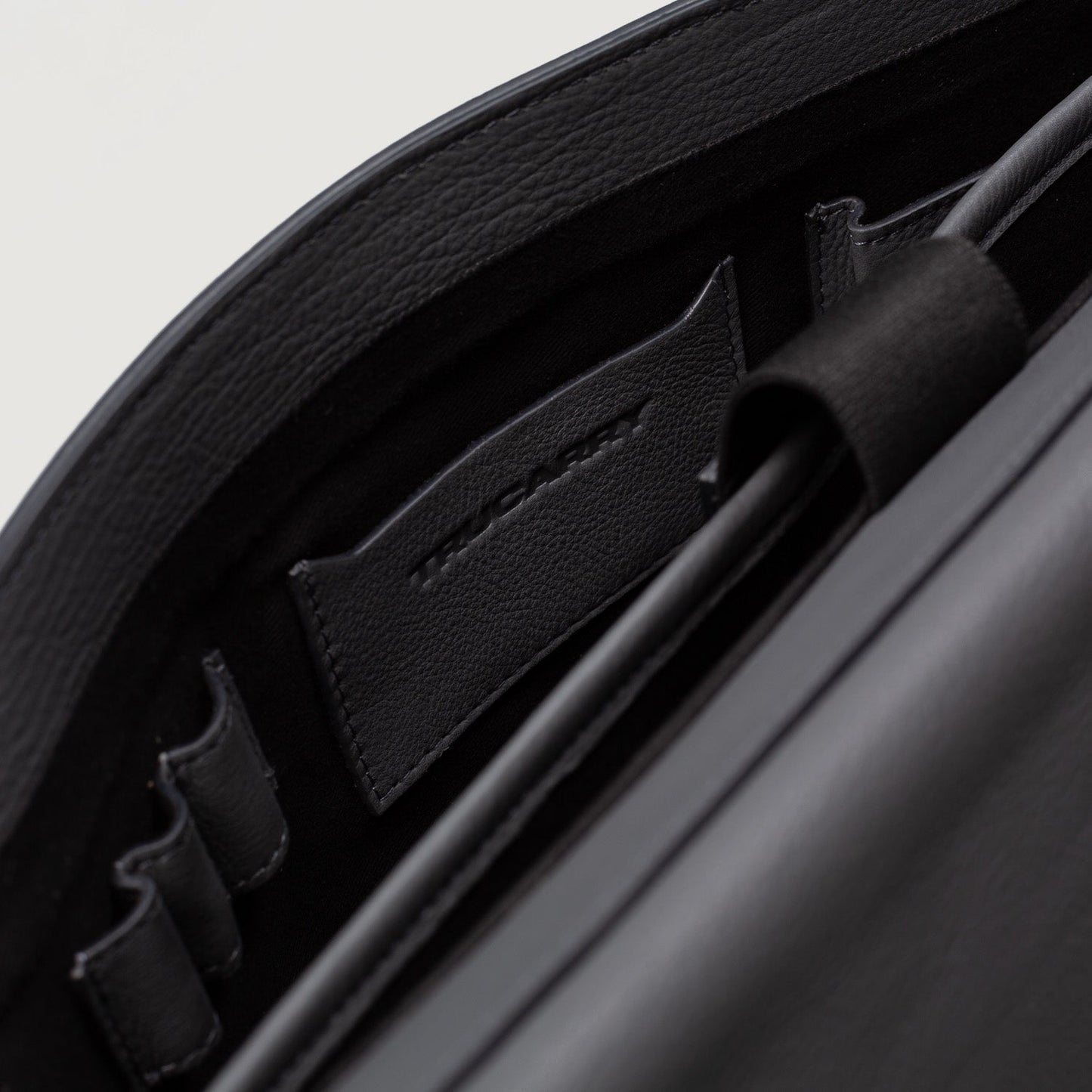 Charismatic gray Armanivogue leather shoulder bag