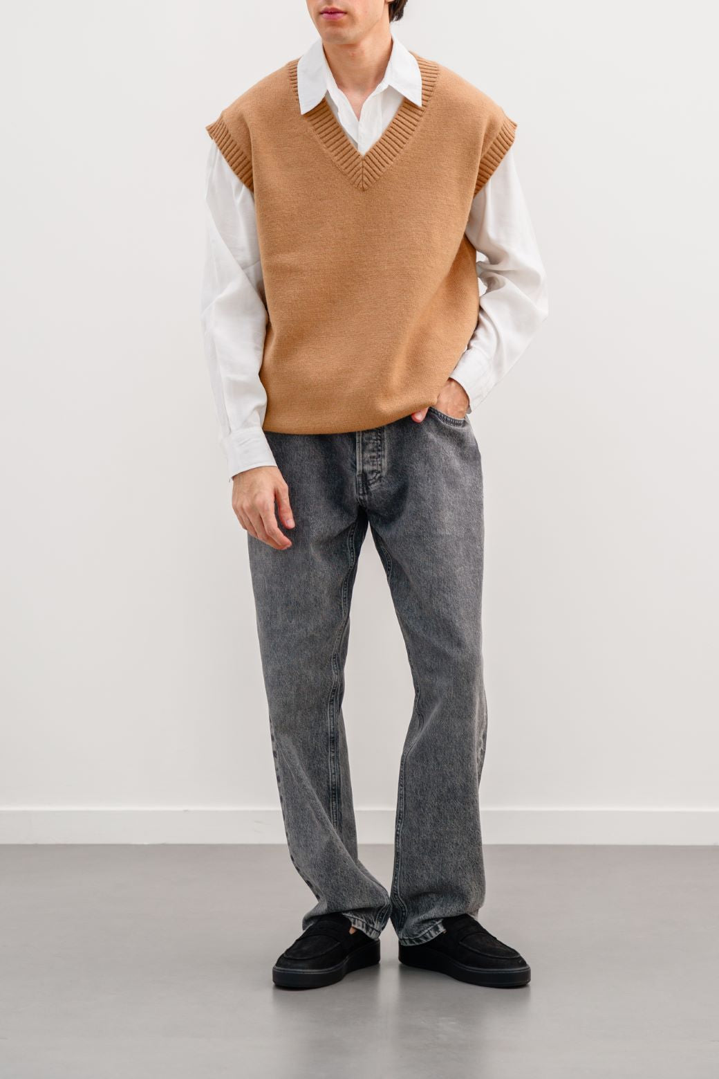 KNITTED VEST