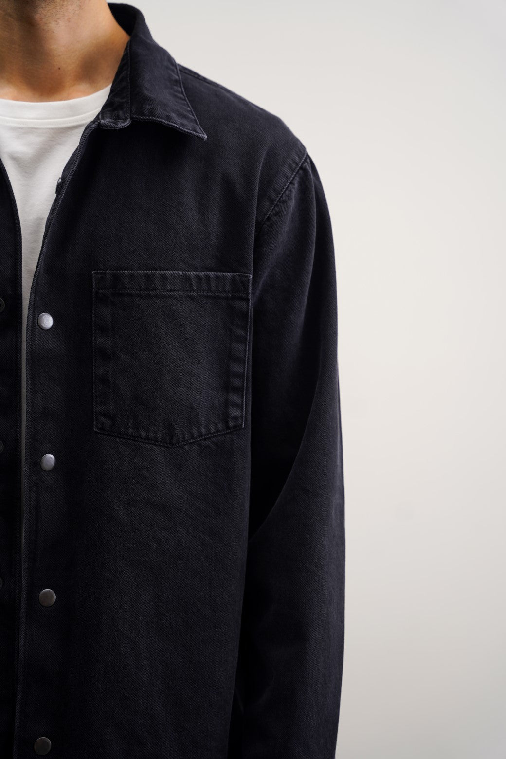 BLACK DENIM SHACKET WITH SNAP BUTTONS