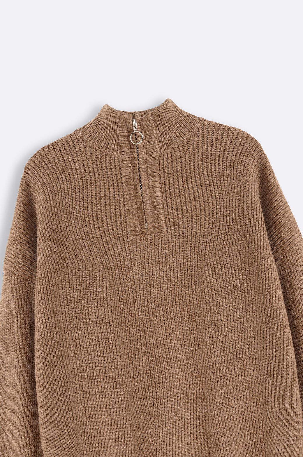 RELAXED MOCKNECK SWEATER
